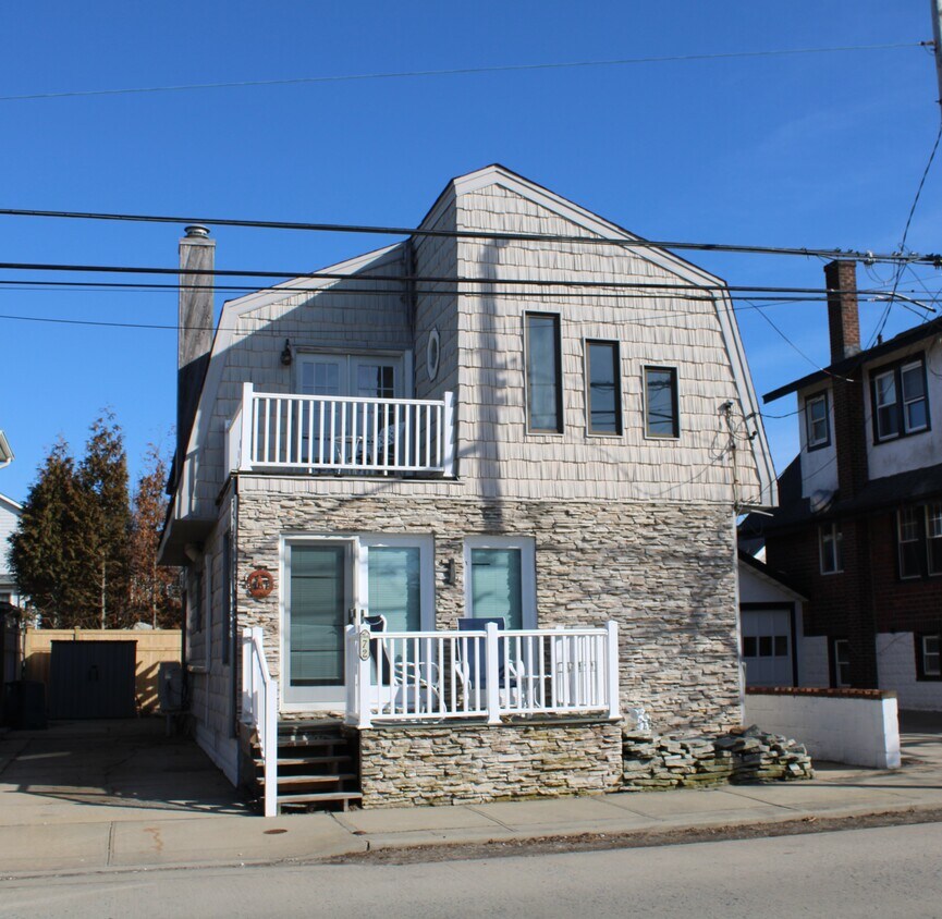 Foto principal - 72 Parkside Dr
