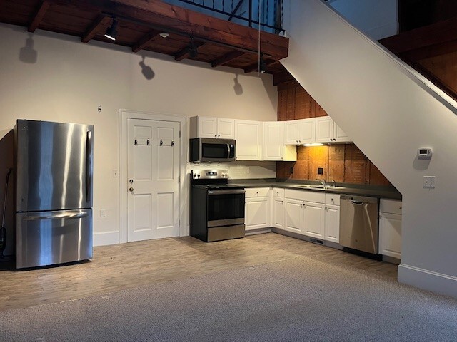 Building Photo - 10 State St