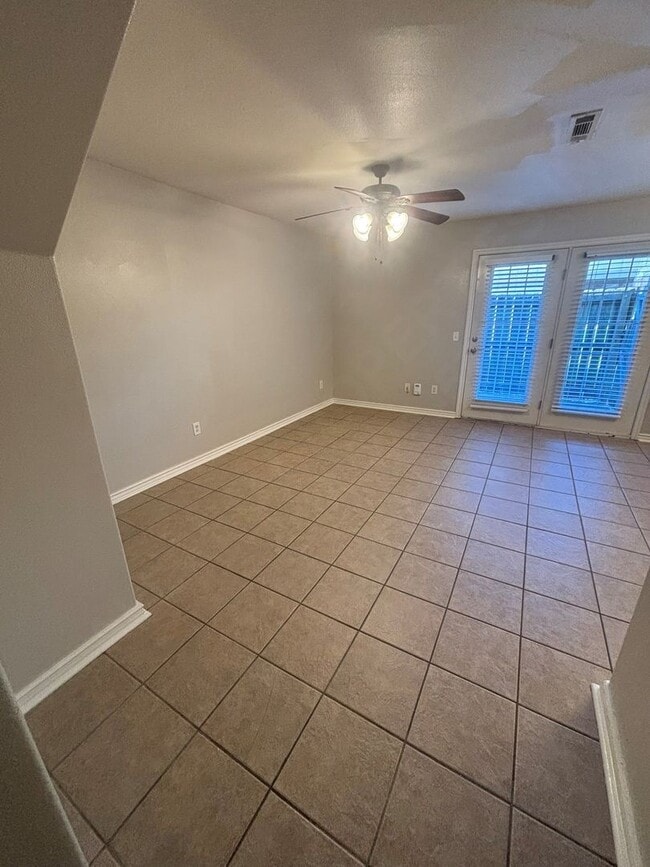 Building Photo - COMING SOON!! 3 Bedroom Duplex in Farmington!