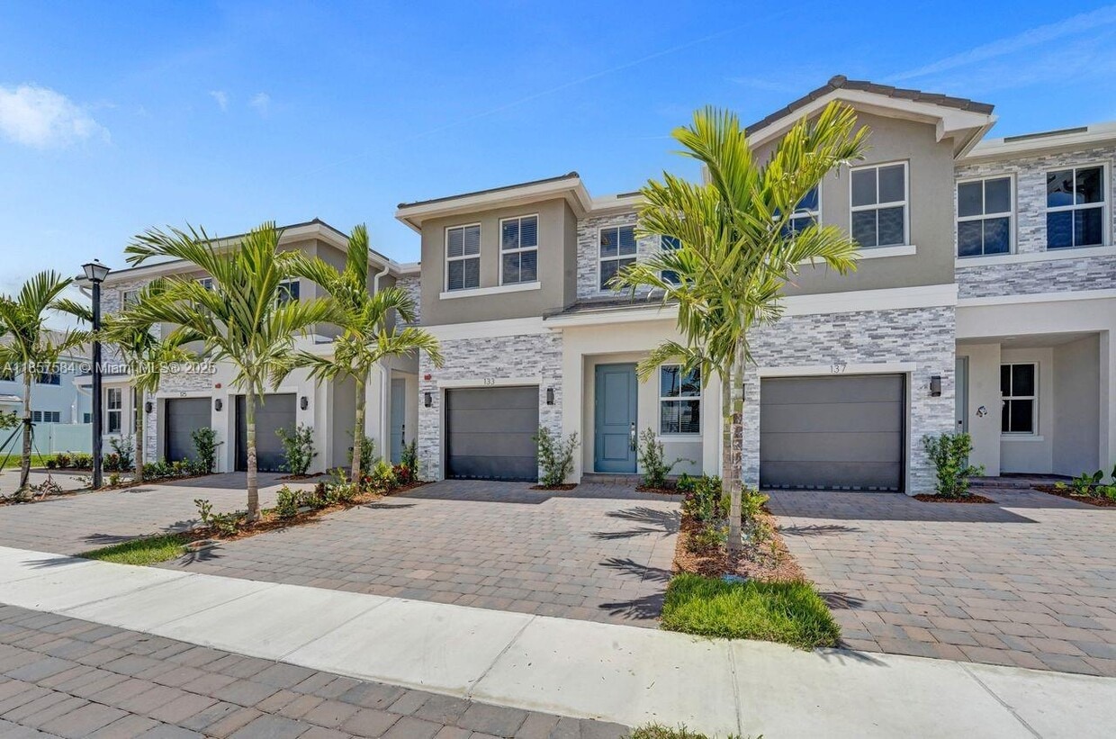 Foto principal - 133 SW 171st Ave