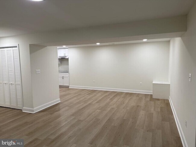 Foto del edificio - 6409 63rd Pl