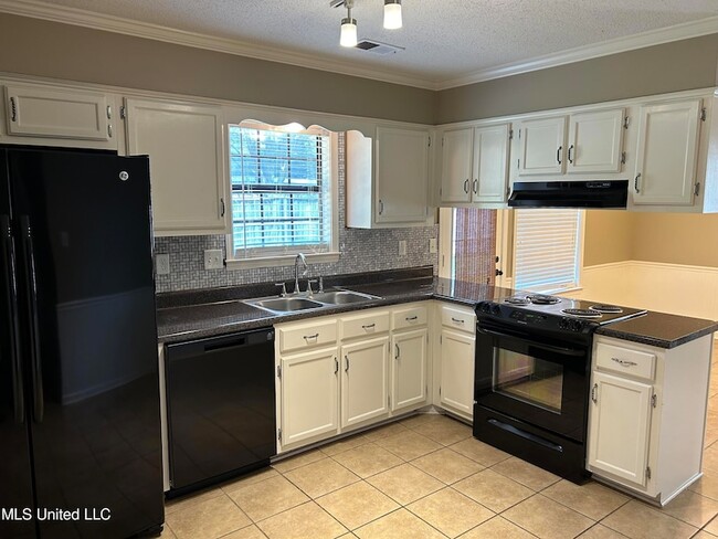 Building Photo - 960 Clarington Dr