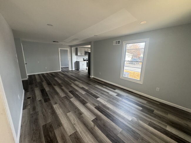 Large long and dining room - 229 Mary St