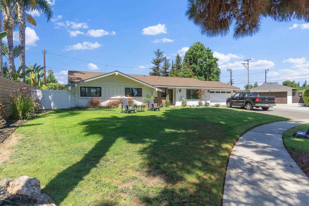 Primary Photo - Recently Remodeled Single Family Home with...