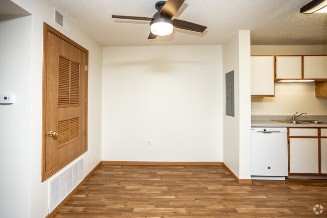 2BR, 1BA - 1,000 SF - Pineview Place Apartments