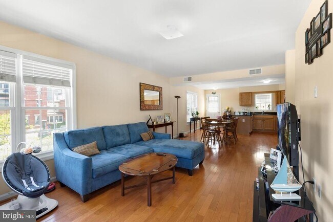Foto del edificio - 2683 Edgemont St
