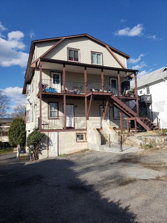 Primary Photo - 144 Pine St
