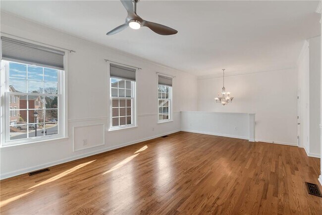 Foto del edificio - 1649 Emory Pl Dr NE