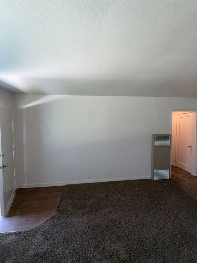 Building Photo - 518 Carpenter St