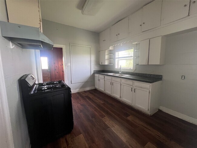 Foto del edificio - 709 Harrison Ln