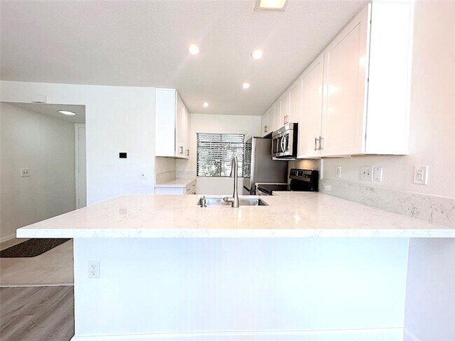 Building Photo - 80 Lakepines-