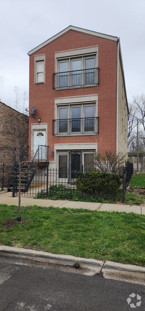 Building Photo - 2902 W Fillmore St