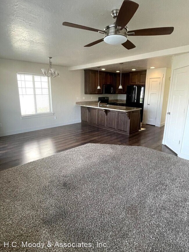 Building Photo - 4 br, 2.5 bath House - 895 Independence Ave.
