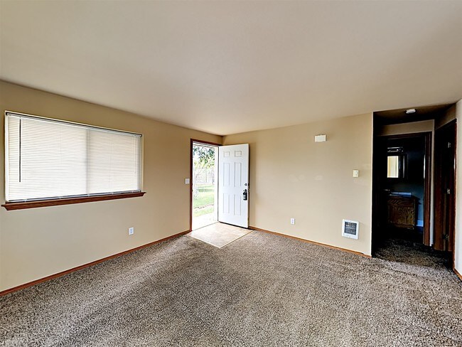 Building Photo - 1620 Voelker Ave