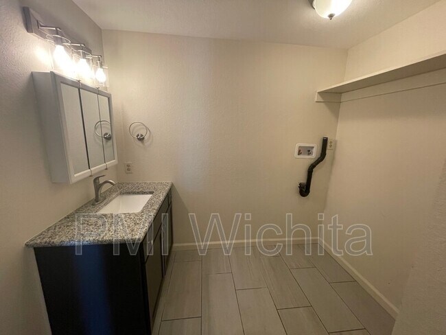 Foto del edificio - 1500 E 10th St