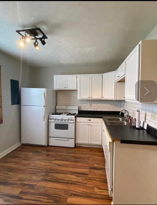 Foto del edificio - 1376 Indianola Ave