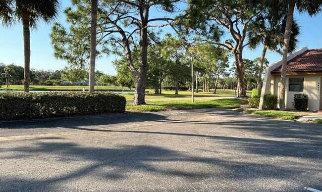 Building Photo - 3677 Longmeadow Dr