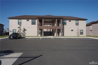 Building Photo - 1108 W Eisenhower St
