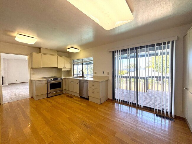 Foto del edificio - Hayward Hills Home is beautiful location, ...