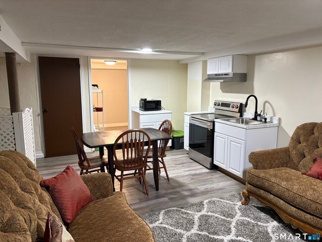 Foto del edificio - 961 N High St