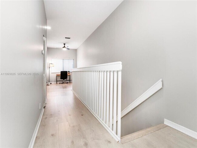 Foto del edificio - 835 NE 17th Way