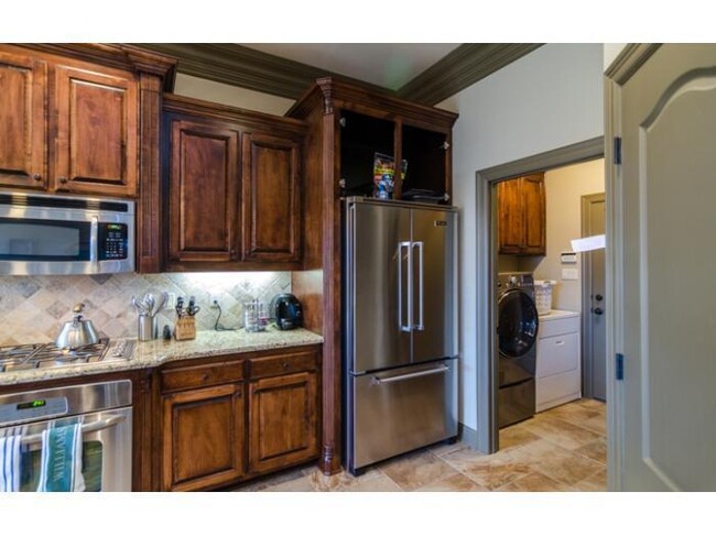 Building Photo - **GORGEOUS HOME IN NORRIS FERRY SUBDIVISION**