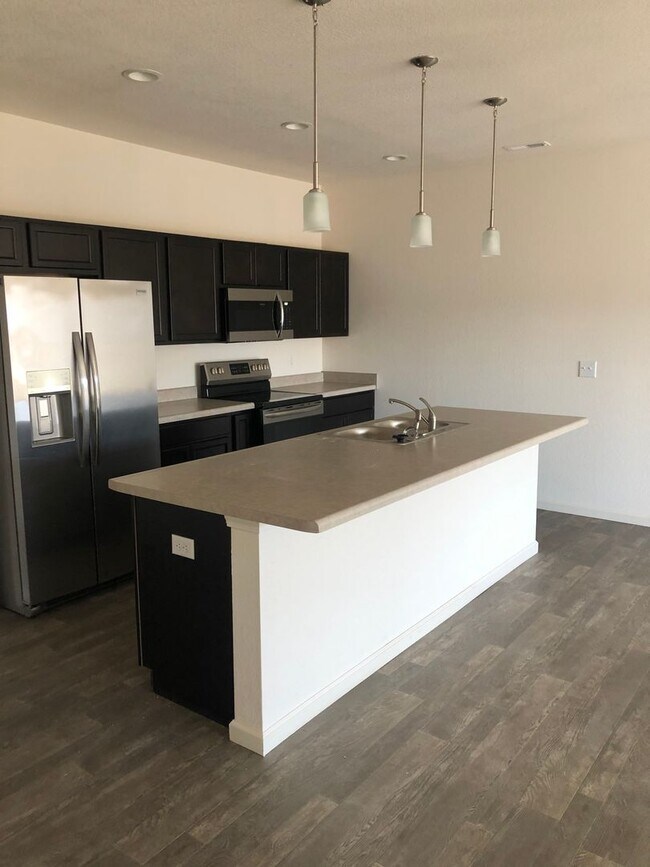 Building Photo - Newer 3 Bedroom 2 Bath House