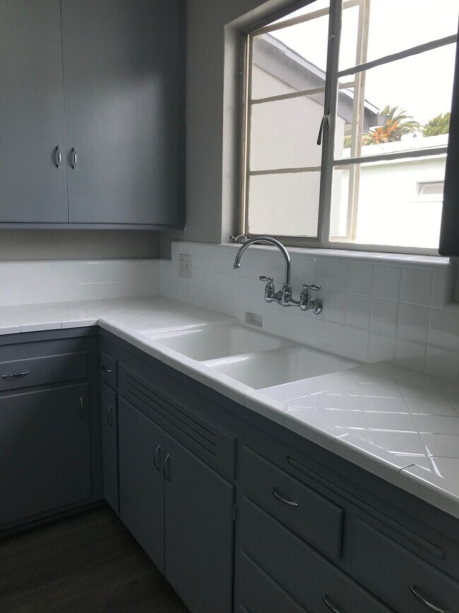 Kitchen - 2821 Arizona Ave