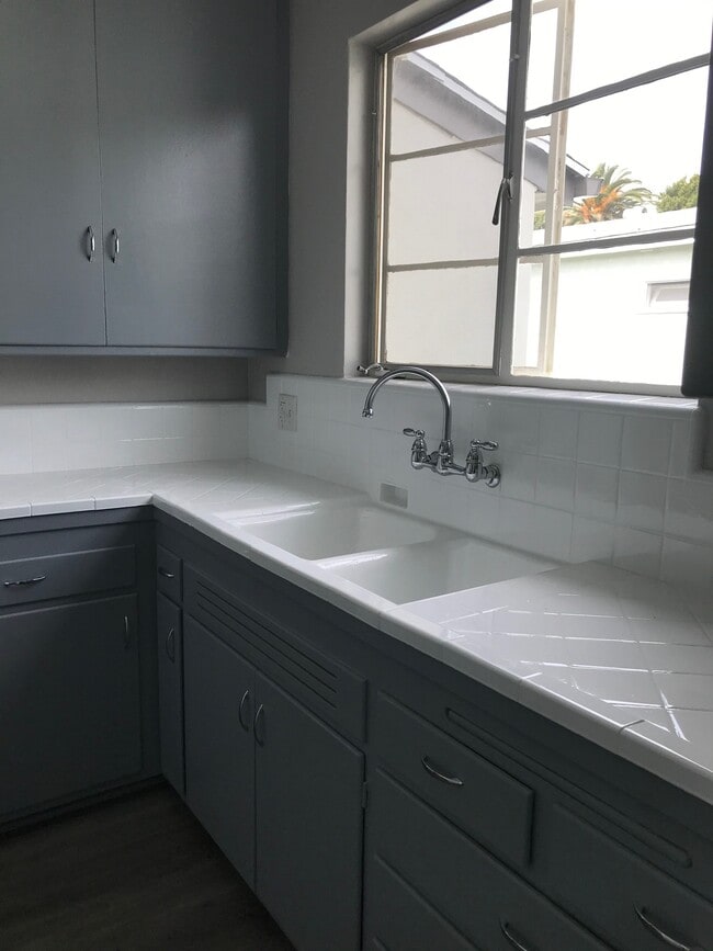 Kitchen - 2821 Arizona Ave