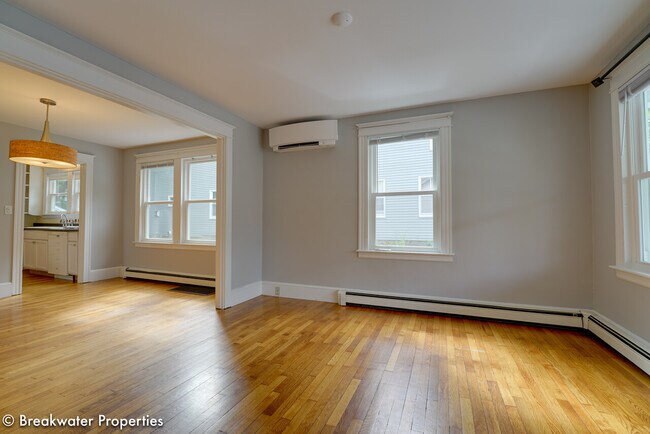 Foto del edificio - 34 Angell Avenue