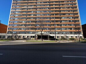 Building Photo - 6030 N Sheridan Rd