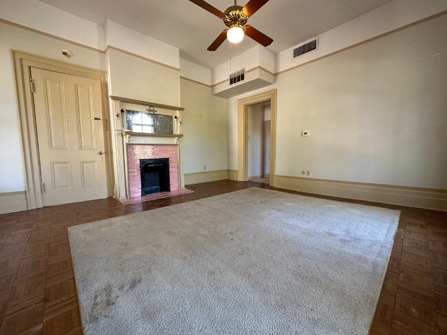 Foto del edificio - 501 E 7th St