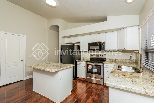 Building Photo - 15753 W Latham Street