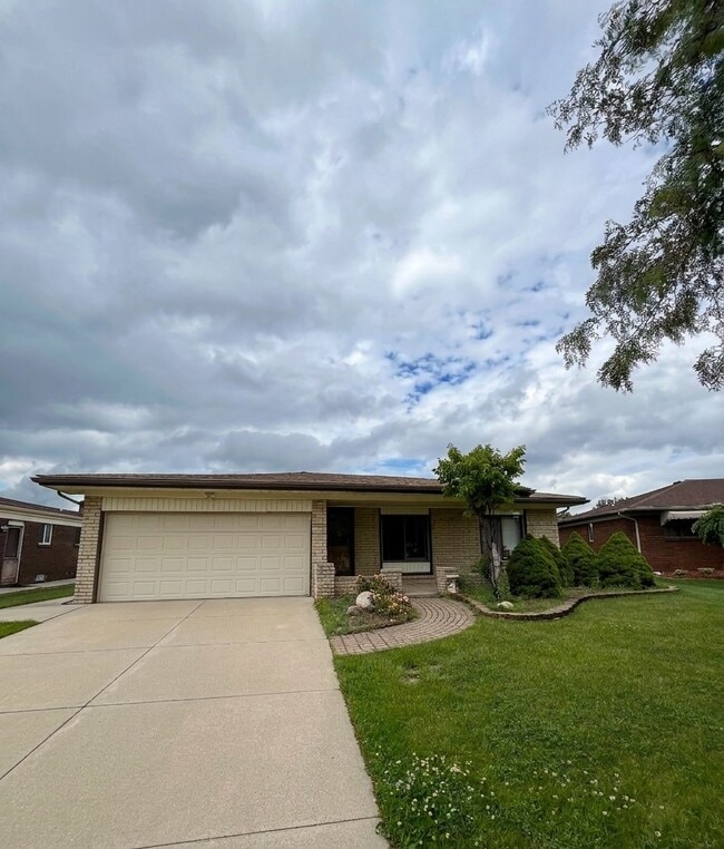 Building Photo - 14041 Brougham Dr