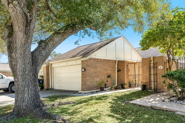 Building Photo - 1814 Veranda Dr