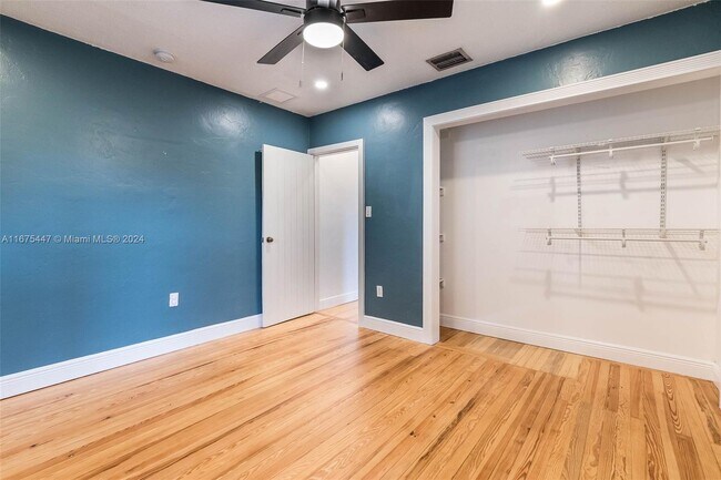 Building Photo - 2967 SW 21st St