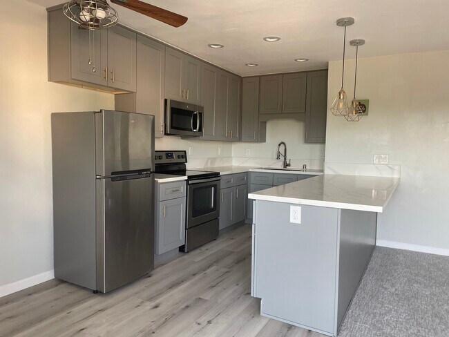 Building Photo - 7555 Linda Vista Rd