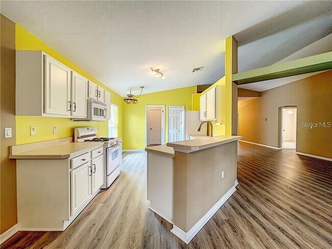 Building Photo - 815 Garberia Dr