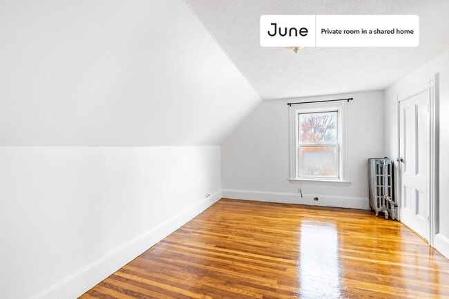 Building Photo - Private bedroom in 7 bed/1 bath Home