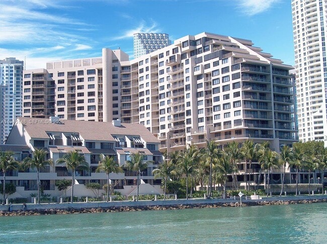 Foto del edificio - 540 Brickell Key Dr