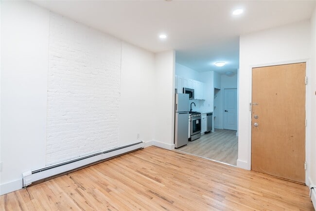 Building Photo - 153 1st St