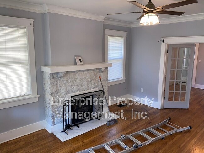 Building Photo - 414 N Willett St