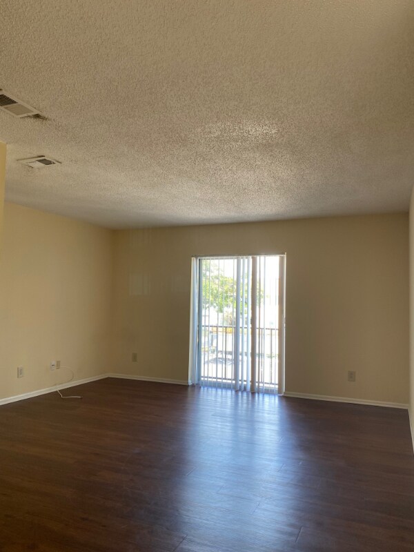 Foto del edificio - 150 E University Blvd