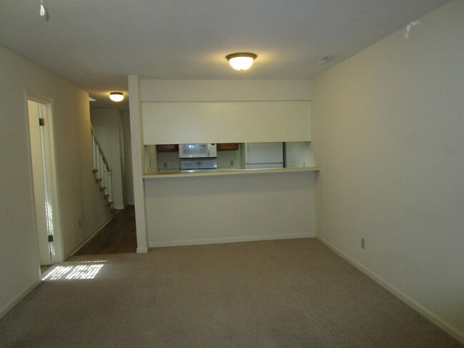 Building Photo - 690 Archdale Dr