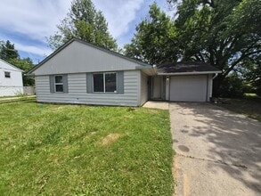 Building Photo - 3921 Malibu Dr