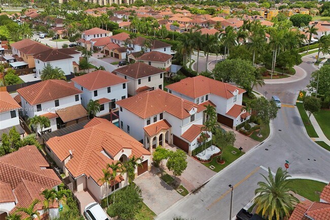 Building Photo - 1007 NW 99th Ct