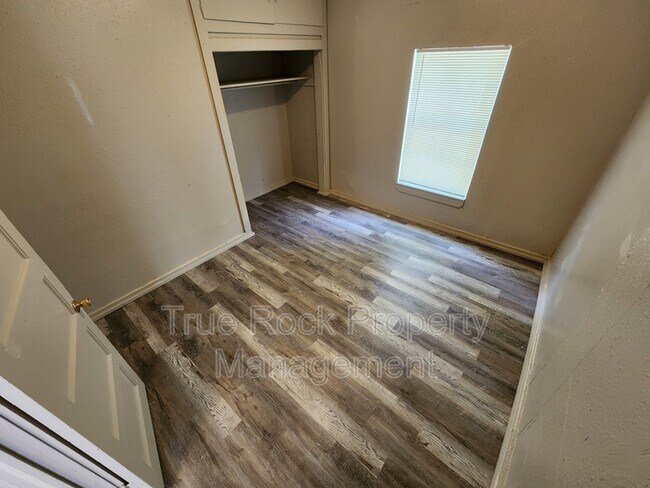 Foto del edificio - 300 W 14th St