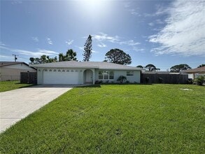 Building Photo - 3126 Shamrock Dr