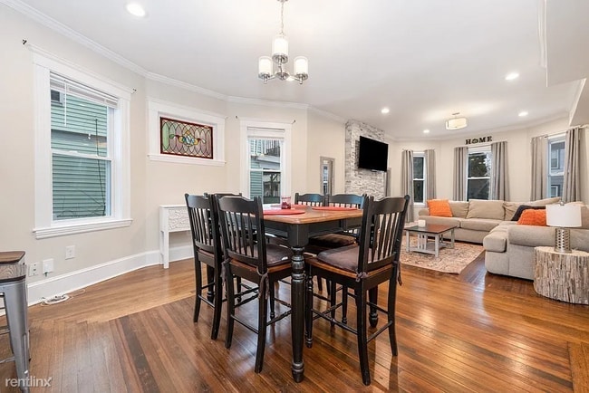 Building Photo - 3 br, 2 bath Condo - 30 Larchmont St
