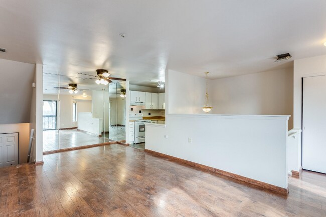 Foto del edificio - 9082 N Park Plaza Ct